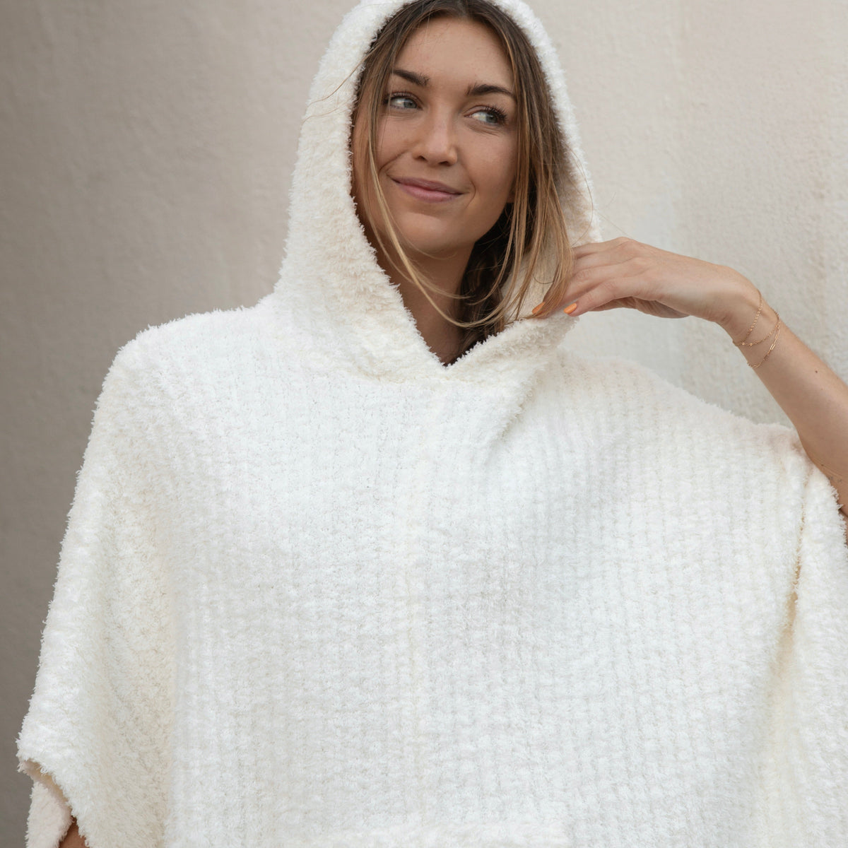 Luxxe Feather Yarn Poncho
