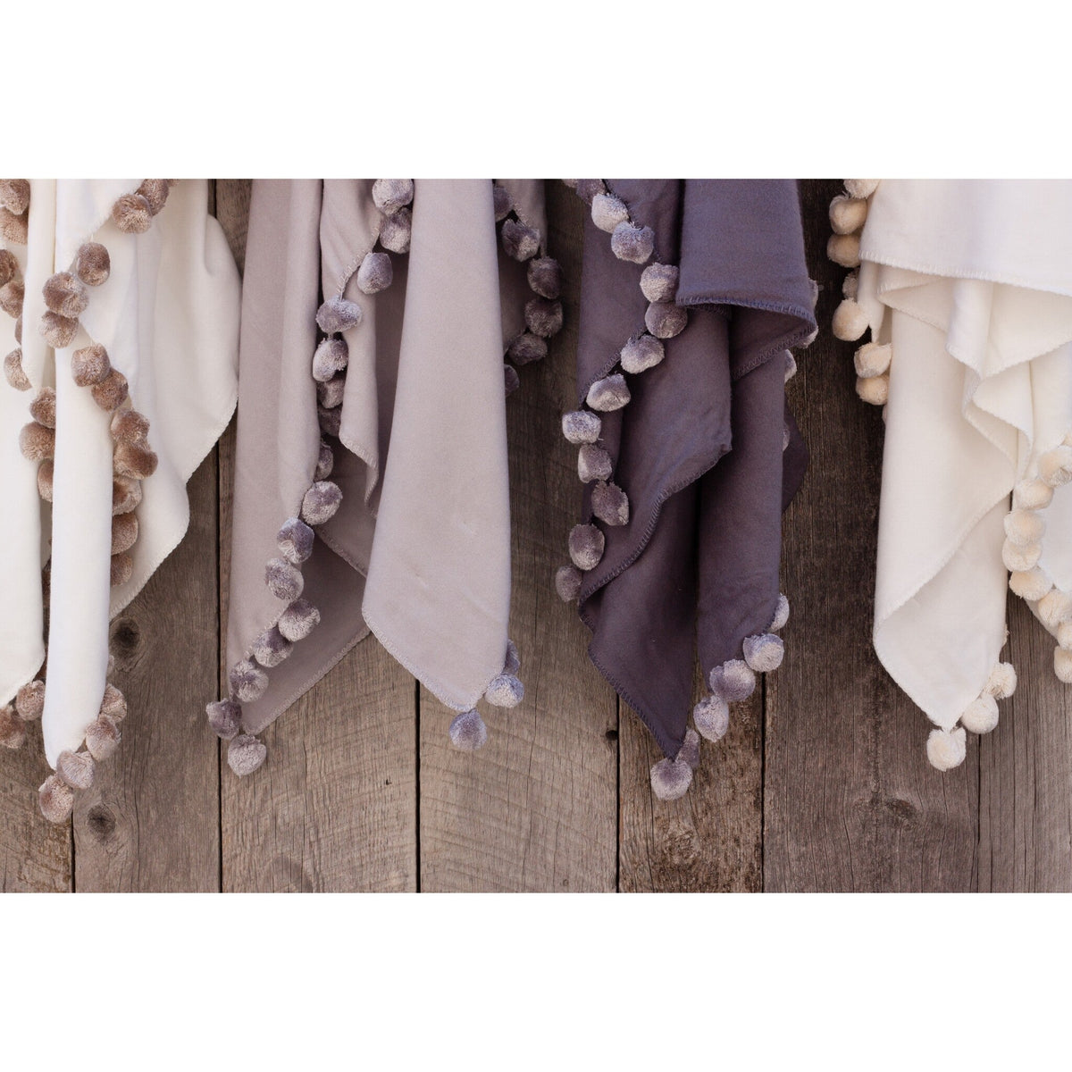 Luxxe Pom Pom Throw