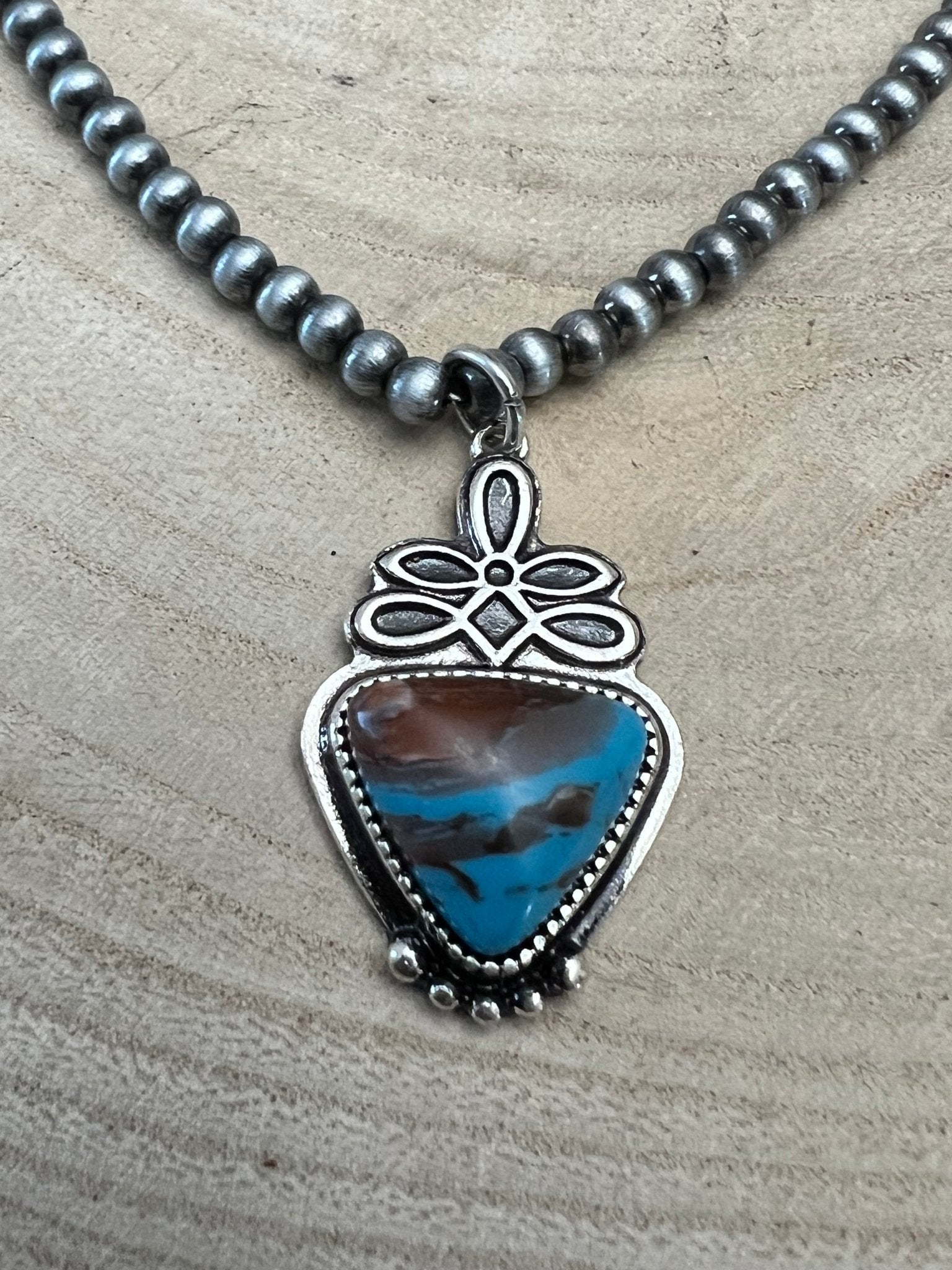Boot Stitch Pearl Necklace